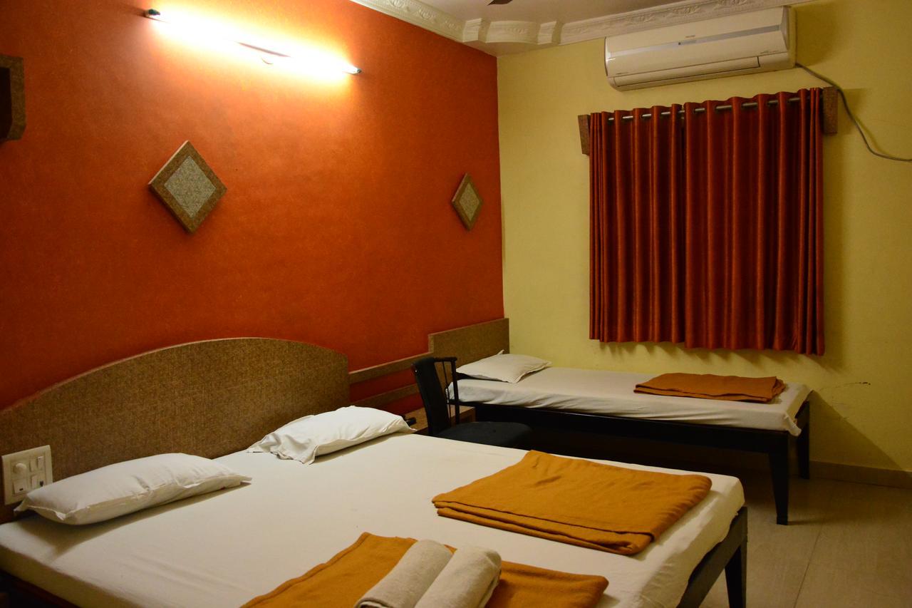 Hotel Madhava Shirdi Exterior foto