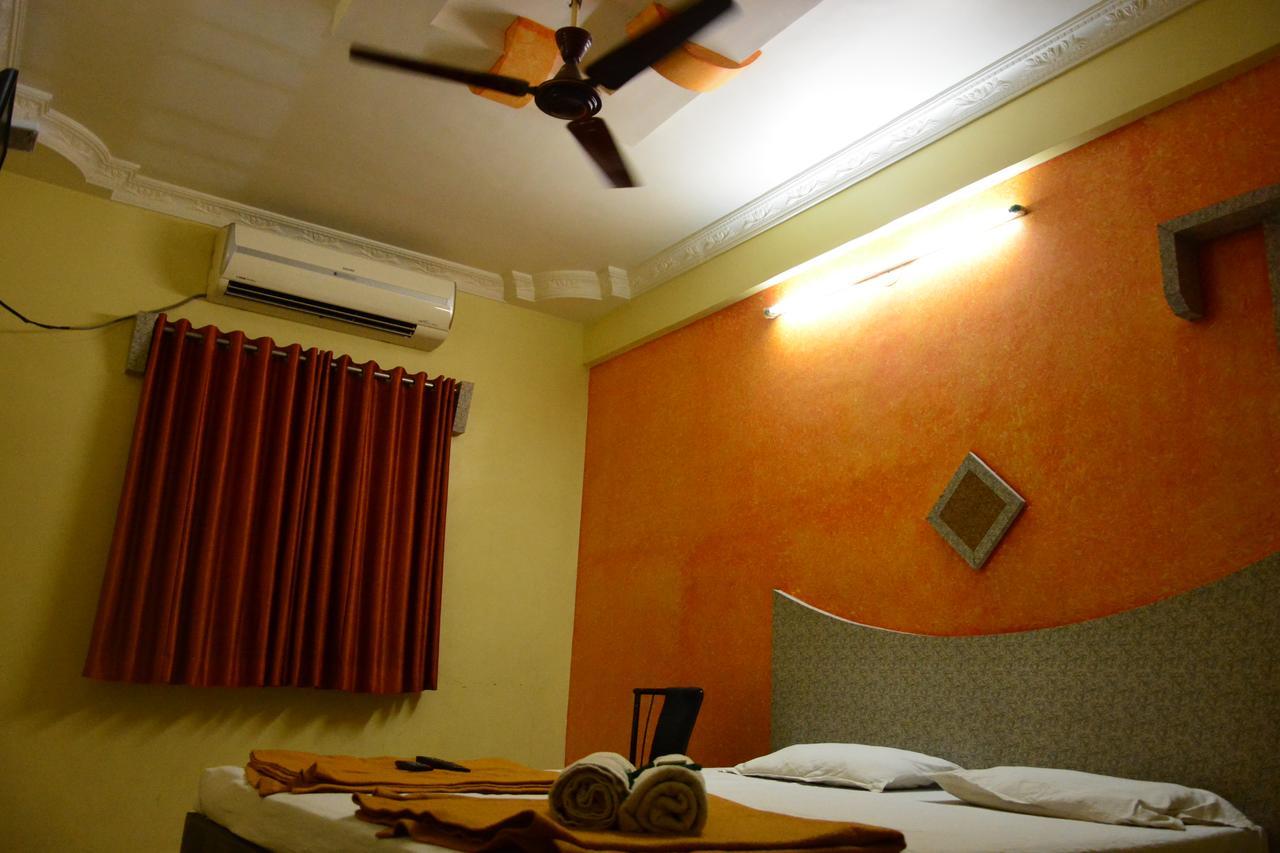 Hotel Madhava Shirdi Exterior foto