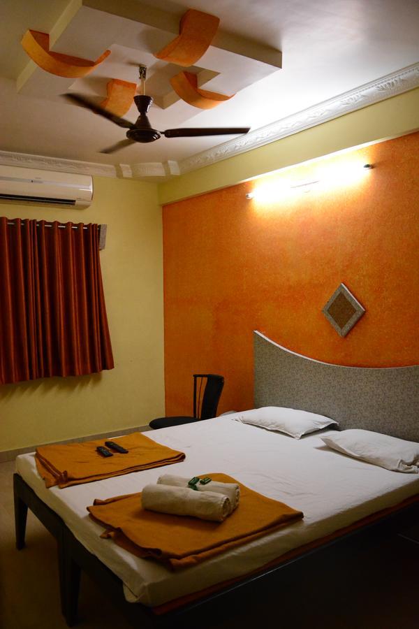 Hotel Madhava Shirdi Exterior foto